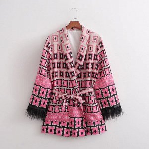 Женский пиджак с поясом, перья на рукавах, принт "Орнамент", цвет розовый