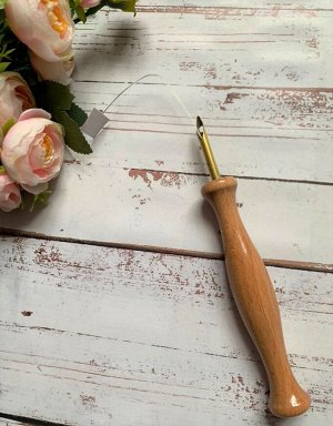Игла для ковровой техники с деревянной ручкой 15.5см ,р-р иглы 5*40мм