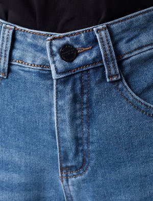 Прямые укороченные джинсы с разрезами