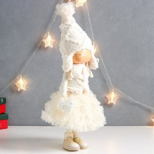 Кукла интерьерная "Девочка в белой шапочке с сердечком" 20х10х51 см