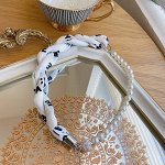 Женский шелковый шарф-колье с жемчужной нитью, магнитная застежка, принт &quot;английский алфавит&quot;, цвет белый/черный