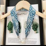 Женский шелковый шарф-колье с магнитной застежкой,  принт &quot;узоры&quot;, цвет белый/синий