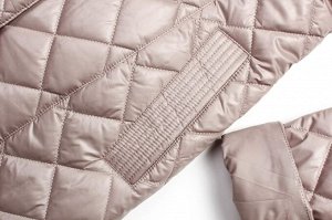 Пальто Такое женское демисезонное пальто – идеальный вариант для современной горожанки, которая следит за своей внешностью и стремится выглядеть достойно и презентабельно. Пальто из строченой ткани по