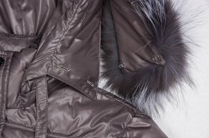 Пальто Женские зимние пальто с мехом – это почти классика верхней одежды. В этом сезоне ваш зимний гардероб может пополнить стильное женское пальто с капюшоном, украшенное мехом. Натуральный мех черно