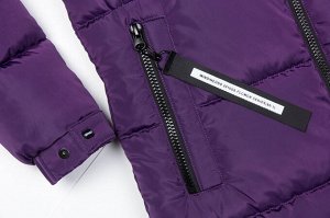 Пальто Женские длинные пальто на синтепухе являются настоящим трендом зимнего сезона. Удобное пальто прямого силуэта. Центральная застежка и боковые карманы на «молнии». На левом рукаве оригинальная н