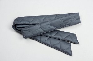 Пальто Стеганое пальто — легкое, практичное, удобное, поэтому стало неотъемлемой частью повседневного гардероба. Длинное пальто прилегающего силуэта с английским воротником обязательно обратит на себя