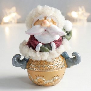 Сувенир полистоун "Дед Мороз на ёлочном шарике" 9,5х5,5х10,5 см