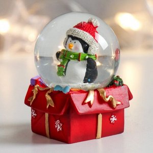 Стеклянный шар "Пингвинчик на подарке" 4,5х4,5х6,5 см