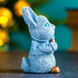 Фигура "Кролик с морковкой" серо-голубой, 9х5х5см