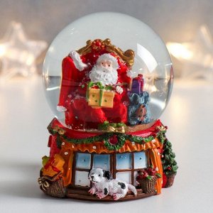 Стеклянный шар "Дед Мороз в кресле с подарками" 7х6,7х8,8 см