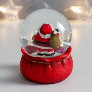 Стеклянный шар "Дед Мороз с мешком подарков" 7х6,7х8,8 см