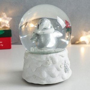 Стеклянный шар музыка "Пингвинёнок-пухляш с подарочком" 11,5х11,5х14 см