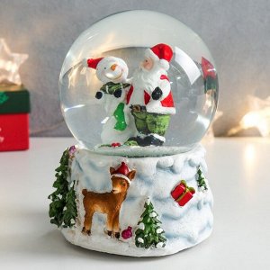 Стеклянный шар музыка "Снеговик и Дед Мороз с оленёнком" 11,5х11,5х14 см