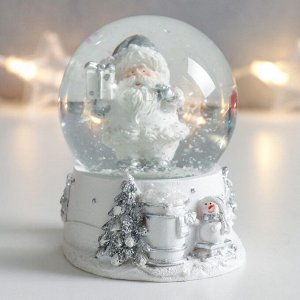 Стеклянный шар "Дед Мороз с подарком" белый с серебром 7х6,7х8,8 см