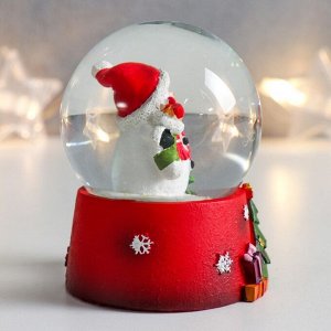 Стеклянный шар "Снеговик с носком подарков" 7х6,7х8,8 см