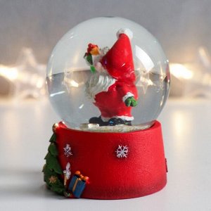 Стеклянный шар "Дед Мороз с носком подарков" 7х6,7х8,8 см