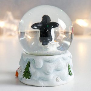 Стеклянный шар "Пингвин на снегу" 7х6,7х8,8 см
