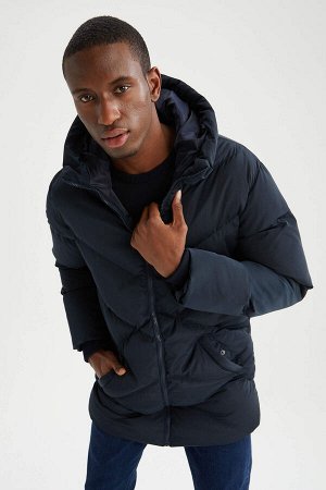 Водоотталкивающее надувное пальто с капюшоном Regular Fit Parka