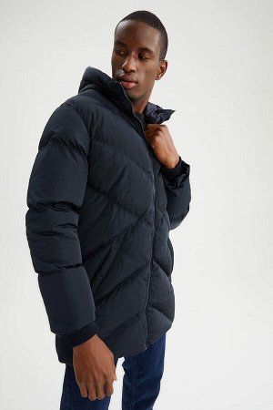 Водоотталкивающее надувное пальто с капюшоном Regular Fit Parka