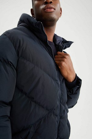 Водоотталкивающее надувное пальто с капюшоном Regular Fit Parka