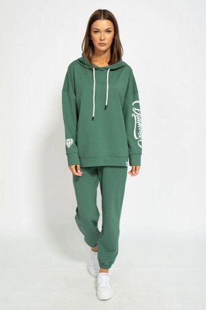 Костюм Костюм Kivviwear 41044105/05 хаки 
Состав: ПЭ-24%; Хлопок-70%; Эластан-6%;
Сезон: Осень-Зима
Рост: 170

Костюм ОВЕРСАЙЗ с нанесением принта, с брюками средней посадки с карманами в боковых шва
