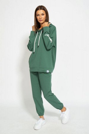 Костюм Костюм Kivviwear 41044105/05 хаки 
Состав: ПЭ-24%; Хлопок-70%; Эластан-6%;
Сезон: Осень-Зима
Рост: 170

Костюм ОВЕРСАЙЗ с нанесением принта, с брюками средней посадки с карманами в боковых шва