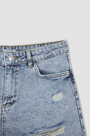 Рваные джинсовые шорты с нормальной талией и деталями