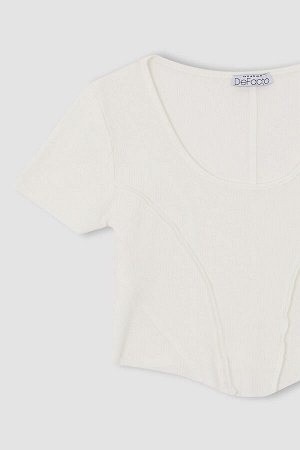 Приталенная базовая футболка с круглым вырезом и короткими рукавами на бретелях