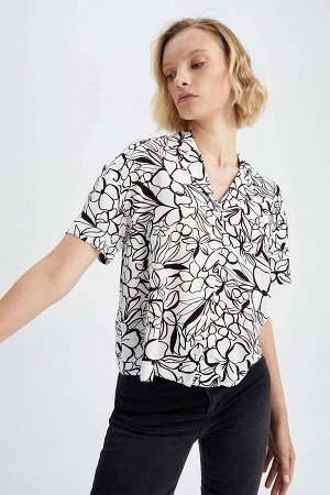 Рубашка из вискозы с коротким рукавом и рисунком, классический крой