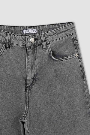 Широкие джинсовые брюки с высокой талией