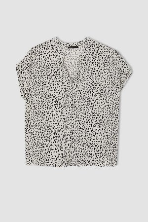 Рубашка с коротким рукавом классического кроя с леопардовым принтом
