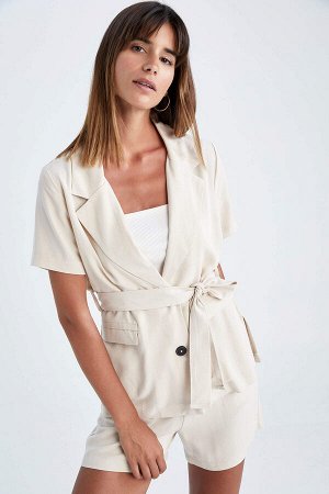 Пиджак из смесовой льняной ткани с поясом и короткими рукавами