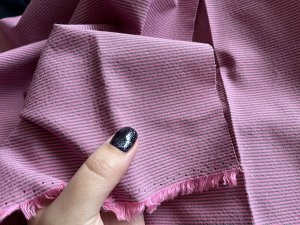 Ткань плательная. Серо-розовая мелкая полоска. 100% хлопок Ширина -160 см Длина отреза -782 см