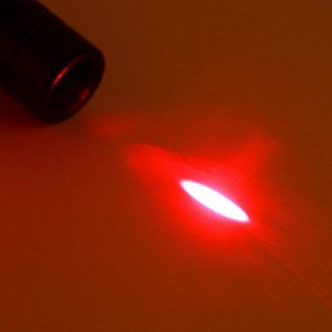 Лазерная указка 650 нм, 500 мАч, дальность до 1 км, USB, красный луч