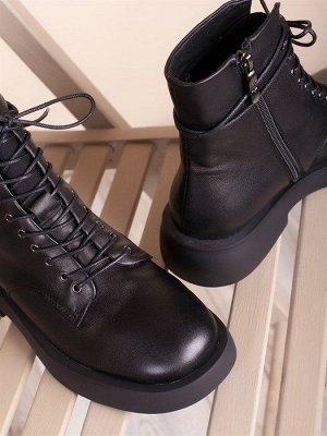 Стильные женские ботинки на низком ходу D1-2013