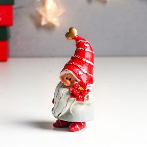 Сувенир полистоун "Дед Мороз с Пуансеттией" 8х3,5х5 см