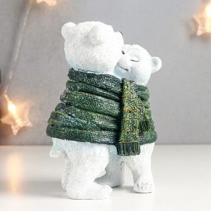 Фигурка полистоун «Белые мишки обмотанные вязаным шарфом», 16x8x11.5 см