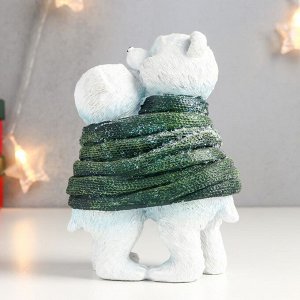 Фигурка полистоун «Белые мишки обмотанные вязаным шарфом», 16x8x11.5 см