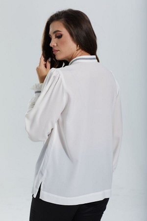 Блуза Рост: 170 Состав ткани: ПЭ-100%; Блузка женская прямого силуэта. Перед со средним швом, вверху которого разрез и рельефами от плеча до низа. По боковым швам разрезы. Спинка цельнокроеная. Рукава
