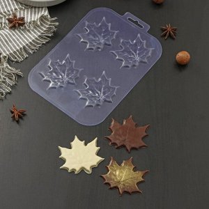 Форма для шоколада и конфет пластиковая «Кленовые листья», цвет прозрачный