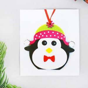 Набор для творчества - создай ёлочное украшение из фетра «Пингвин в шапочке»
