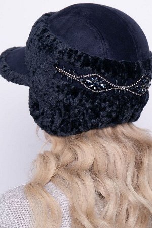 Шапка Стильная зимняя женская кепка с небольшим комбинированным козырьком из экозамши в тон меха . Такая зимняя шапка идеально подойдёт женщинам со средним и крупным лицом. Благодаря классической форм