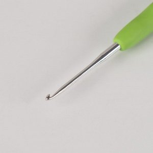 Крючок для вязания, с силиконовой ручкой, d = 2 мм, 14 см, цвет зелёный