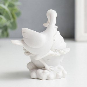 Фигурка полистоун «Аист с малышом», 7.5x5x6.2 см