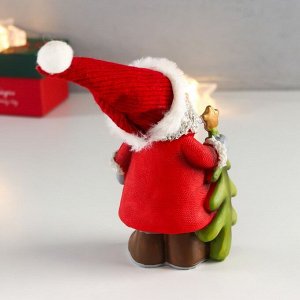 Сувенир полистоун "Дед Мороз в красном, с кудрявой бородой с ёлочкой" 15х6х8 см