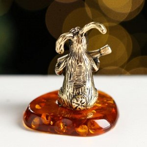 Сувенир "Кролик с бутылкой", латунь, 2,8х2,0х2,0 см