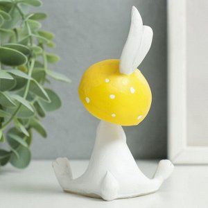 Сувенир полистоун "Белый кролик - грибочек" 8х5х12 см