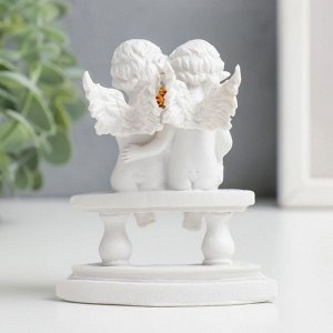 Сувенир полистоун "Белоснежные ангелы на скамье с кристаллом" 8,5х7,4х5 см