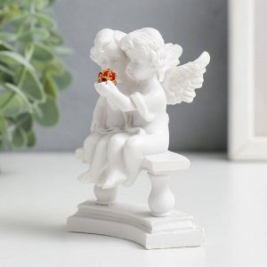 Сувенир полистоун "Белоснежные ангелы на скамье с кристаллом" 8,5х7,4х5 см