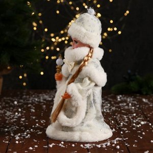 Снегурочка "Пушистой шубке с бантом и фонариком" 30 см, двигается, белый